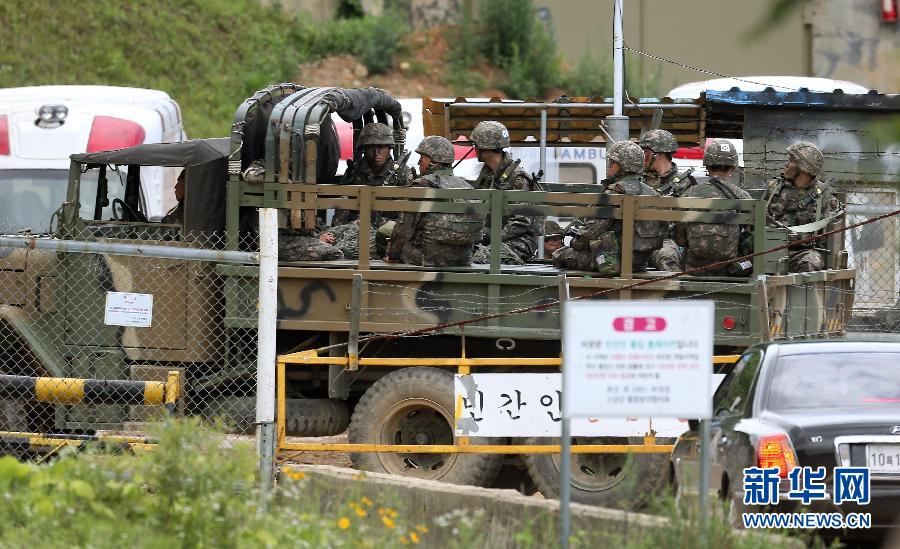  6月22日，韩国军方在江原道高城郡附近布置部队搜捕枪击事件嫌疑人。
