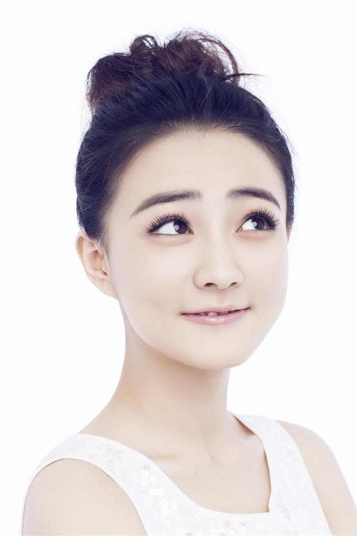 徐璐美肤<em>大片</em>变表情<em>妹</em> 甜美可爱不忘搞怪