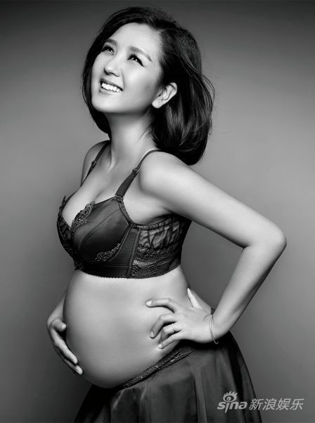 何洁怀孕写真