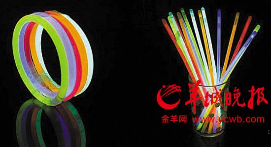 荧光棒是孩子们喜爱的小玩具