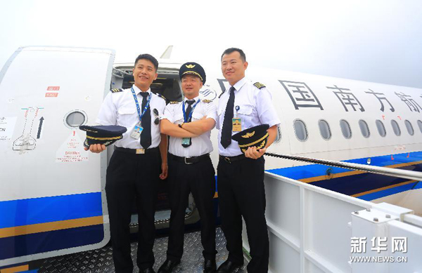 湖南衡阳南岳机场迎来首架民航客机(图)