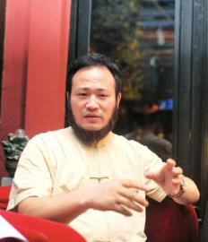 庞传兴接受本报记者采访。