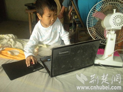 小润辉在网上查找如何医治自己的病