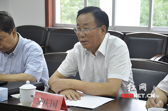 中国盐业总公司董事长茆庆国发言。