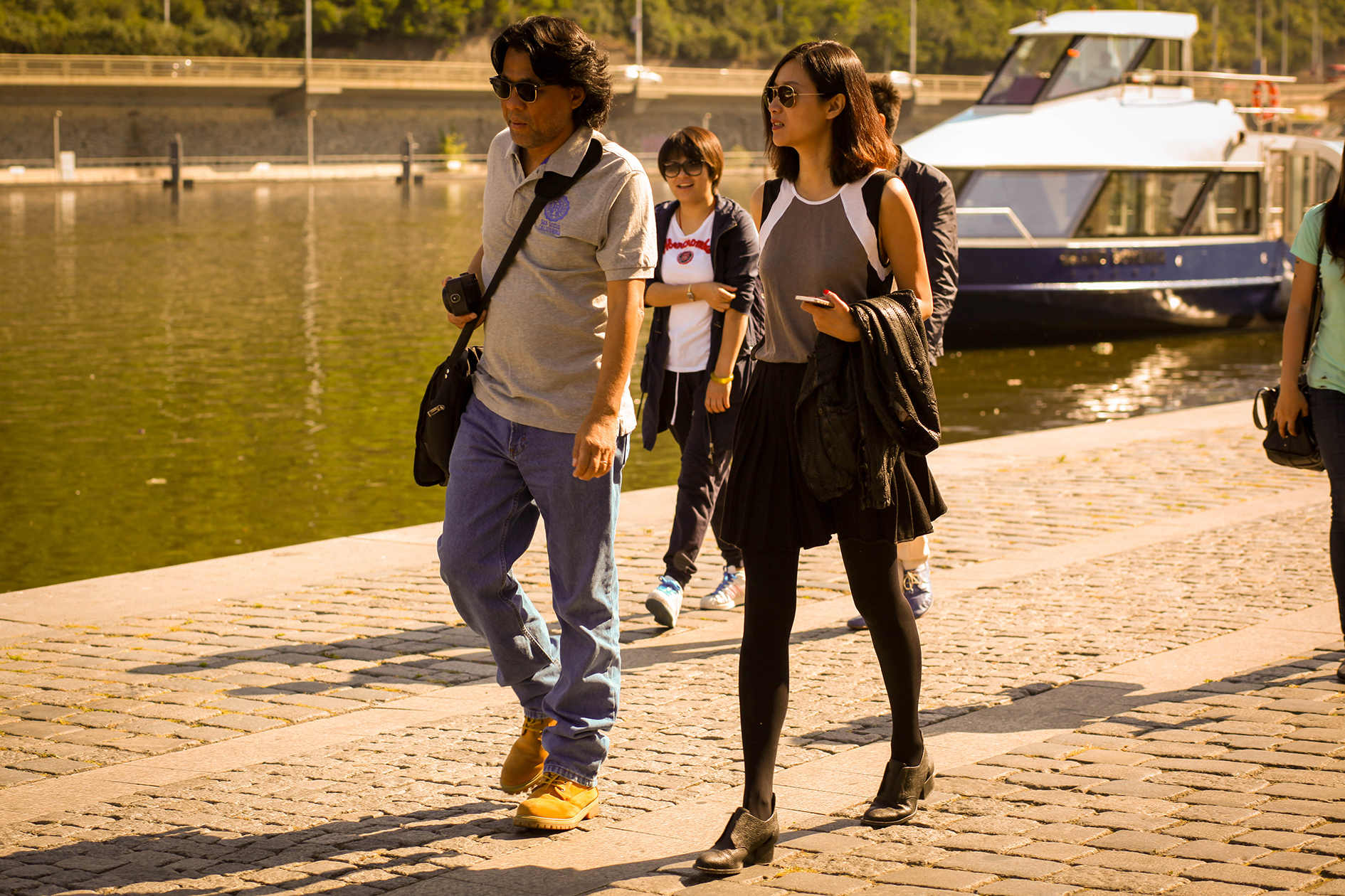 徐静蕾新片“台前鲜嫩幕后压阵” 王朔李屏宾组金三角_娱乐频道_红网
