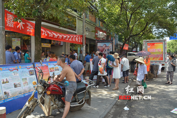 嘉禾县人民检察院举行举报宣传周现场