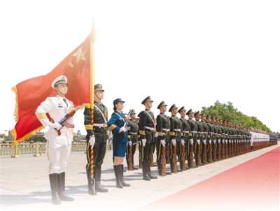 5月12日，中国人民解放军三军仪仗队首现女仪仗兵身影。 　　万晓军摄