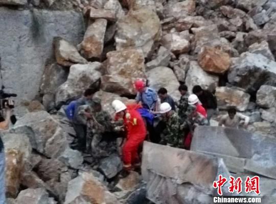 云南昭通突发山体滑坡 3人失踪