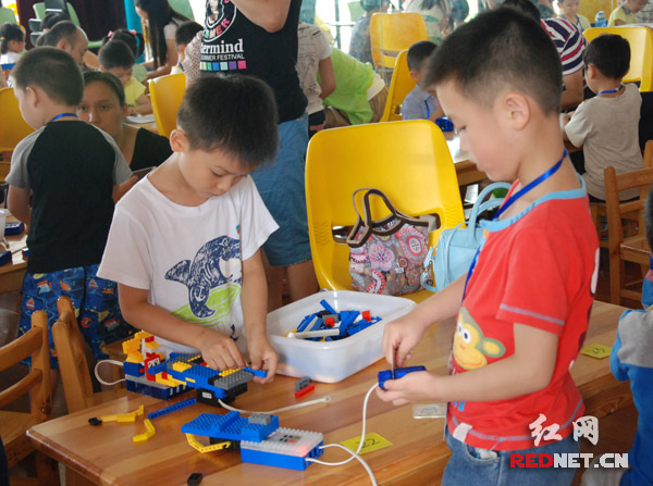 湖南幼儿机器人大赛 小朋友热情参与创意无限