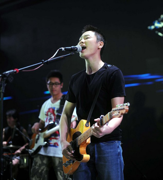 梁博音乐路演首登巴蜀