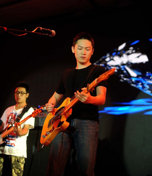 梁博音乐路演首登巴蜀