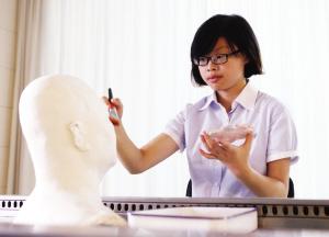 揭秘90后美女入殓师：夜里打车闲聊时吓跑的哥