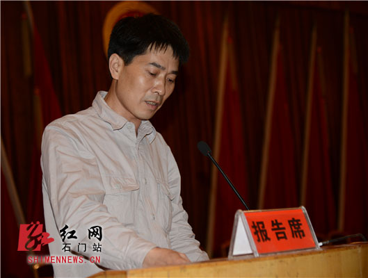 国网石门供电公司壶瓶山供电所长覃道周。张友亮 摄
