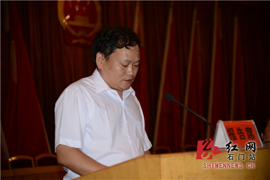 维新镇党委副书记、武装部长朱召圣。张友亮 摄