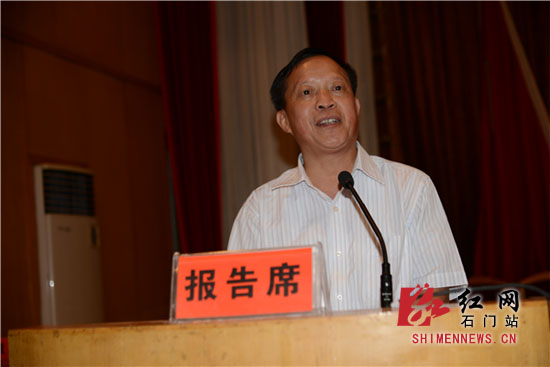 石门县扶贫办原主任袁智勇。张友亮 摄