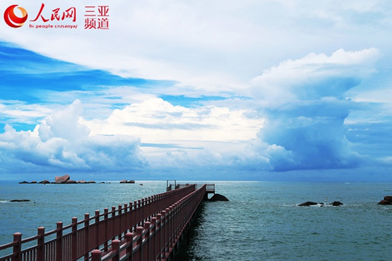 三亚天涯海角天空现“云中邮轮”奇观（组图）