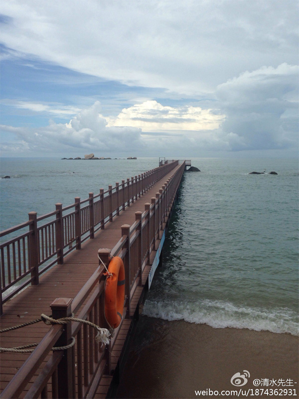 三亚天涯海角天空现“云中邮轮”奇观（组图）