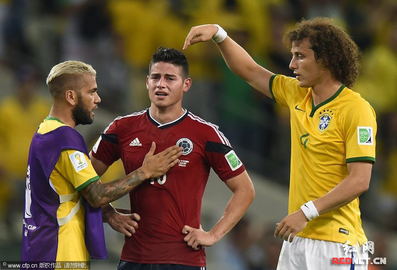 巴西双中卫进球2-1哥伦比亚 半决赛战德国