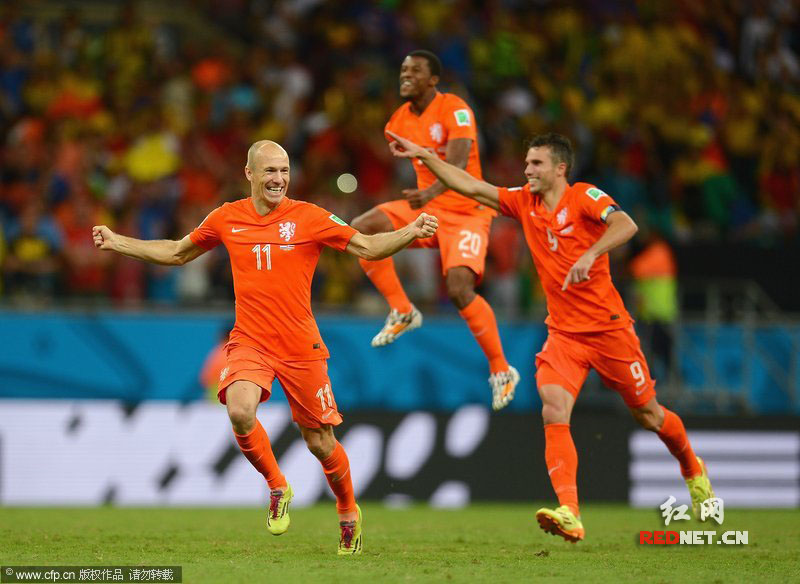 范佩西斯内德三中框 荷兰4-3点杀哥斯达黎加