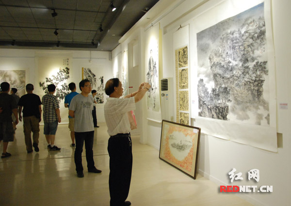 “十二届全国美术作品展暨长沙展区长沙优秀美术作品展”今日上午在长沙市博物馆开展