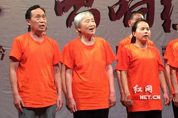 代表团参加当地的联谊会