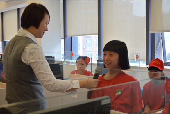 厦门外国语学校湖里分校学生到省客户服务中心