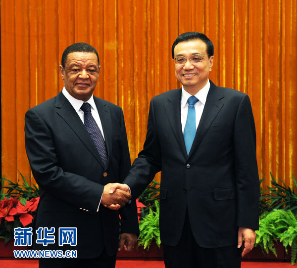 7月8日，国务院总理李克强在北京人民大会堂会见来华出席生态文明贵阳国际论坛2014年年会的埃塞俄比亚总统穆拉图。 新华社记者饶爱民摄