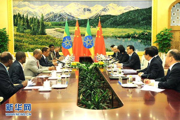 7月8日，国务院总理李克强在北京人民大会堂会见来华出席生态文明贵阳国际论坛2014年年会的埃塞俄比亚总统穆拉图。 新华社记者饶爱民摄
