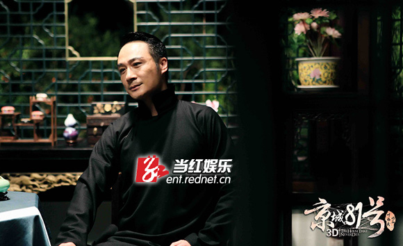 吴镇宇在《京城81号》中，饰演霍家豪门大少爷，日理万机心力交瘁