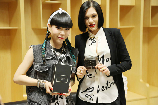 交换礼物：吴莫愁送中国印章