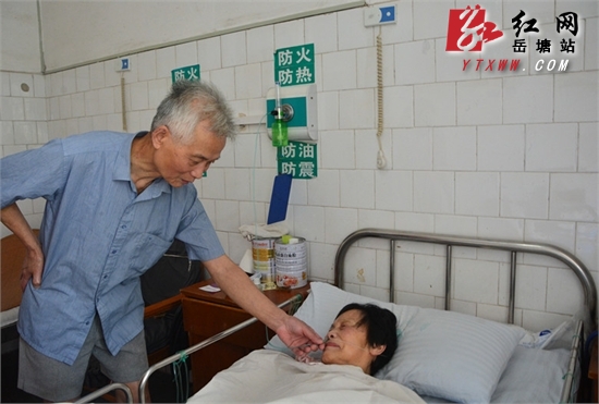 书院路街道幸福的闪婚夫妻：丈夫为妻子创造生命奇迹