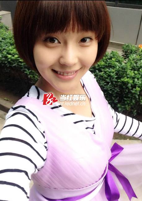 张佳宁《青年医生》天雷伴娘装 惜肉如金乐翻