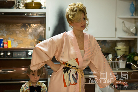 新科影后詹妮弗·劳伦斯睡衣出镜