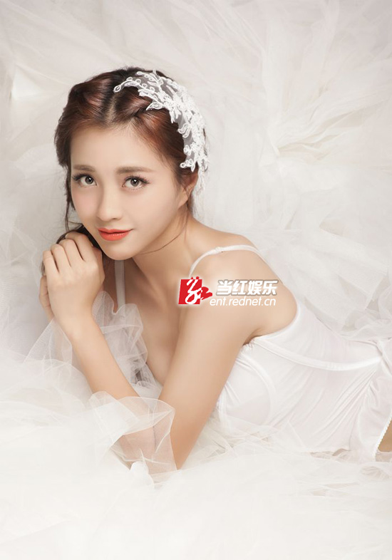 包文婧披性感秀手包热主舞性感yy播丝袜牵婚纱贝尔恩爱十年(图)图片