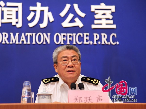 　　海关总署新闻发言人、综合统计司司长郑跃声。