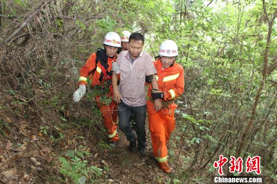 男子在重庆武陵山摔伤昏迷被困4天奇迹生还（图）