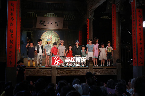 萌娃乡村秀场-Boy风加墨镜酷炫当道
