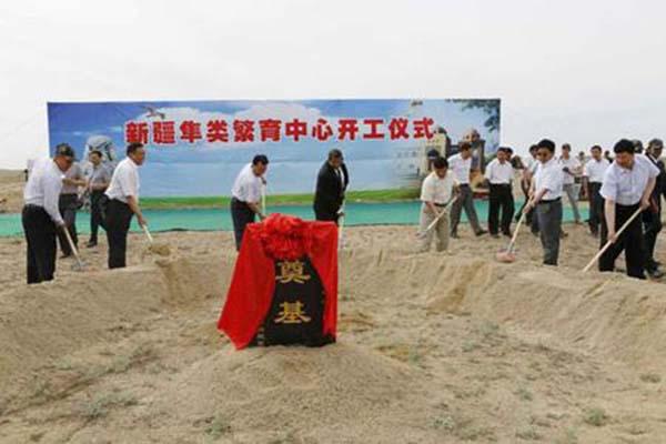 新疆阿勒泰将耗资近亿元建成一个隼类繁育研究中心，投资方为阿拉伯国家卡塔尔的一家机构。