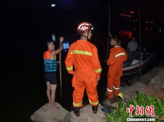 14岁女孩顽皮推姨夫下水 致大人小孩双双溺亡