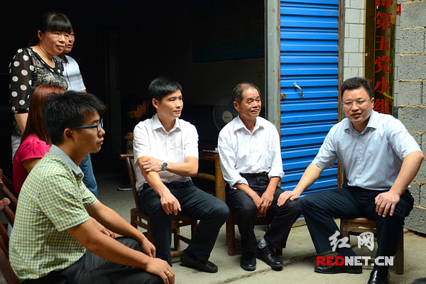 长沙市高新区东方红镇群众工作平台搭建在了离群众最近的地方。