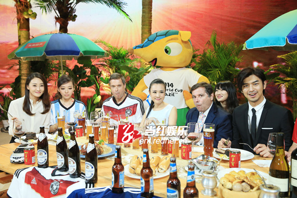 《豪门盛宴》林鹏与众嘉宾畅饮留念