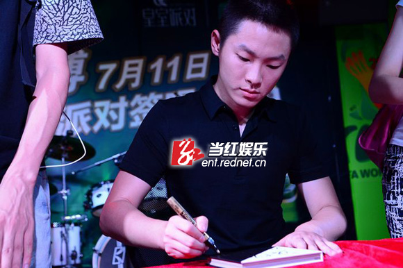 梁博深圳签售现场