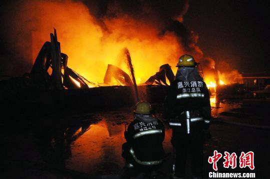 浙江一企业仓库40吨化学品多次爆炸 致顶棚坍塌
