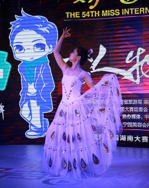 孔雀舞的美，佳丽的美