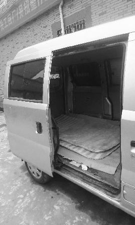 民警蹲守发现“颤抖”面包车 系流动“卖淫车”