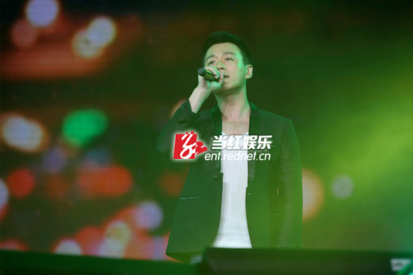 佟大为献唱《光阴的故事》