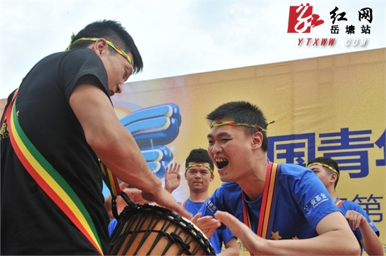  7位“特殊人群”亮瞎中国青年大舞台艺术盛典开幕式现场