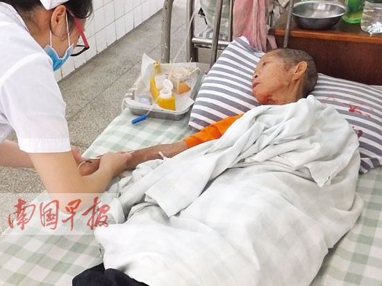 67岁老人被火化前“复活” 自行打开尸袋(图)