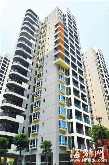 　　辰门兜小区12号楼，父女三人从17层坠亡