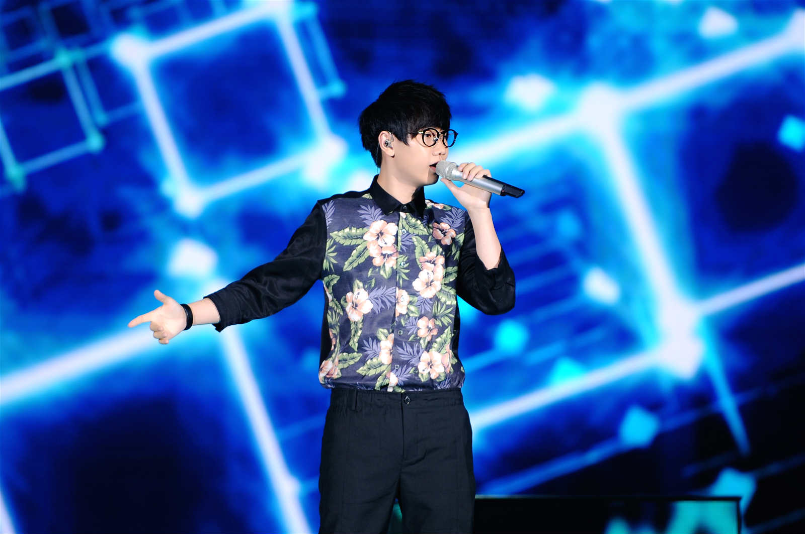 汪苏泷节目现场演唱《黑眼圈》